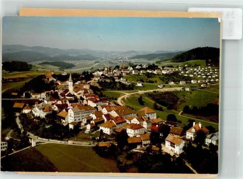 94157 W8391 Perlesreut FOTO KEINE AK Fliegeraufnahme des Ortes mit Pfarrkirche St. Andreas Foto Original aus Archiv eines Ansichtskartenverlags Ort handschriftlich