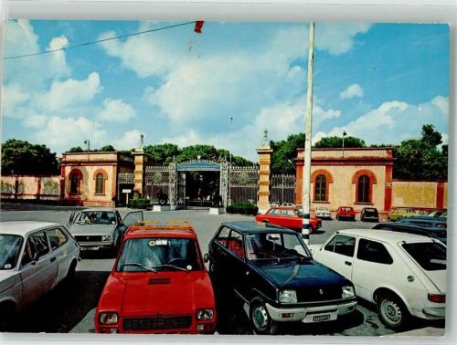 Taranto Eingang zur Rekrutierungszentrum Oldtimer Renault 5 Fiat 127 Militär Italien Foto AK