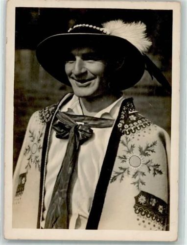 Mann in einer Tracht aus Poronin in der HohenTatra