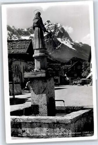 Garmisch-Partenkirchen Brunnen, Blick auf Zugspitzgruppe