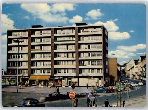 Heiligenhaus Kirchplatz mit Hauptstraße Autos