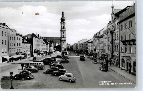 Deggendorf Luitpoldplatz mit Grabkirche