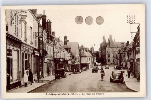 Aubigny-sur-Nere La Place du Prieure Geschäft