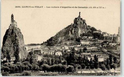 Le Puy-en-Velay Les rochers d´Aiguilhe et de Corneille