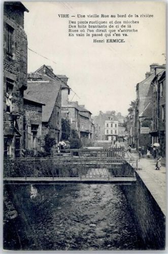 Vire Une vieille Rue au Bord de la riviere