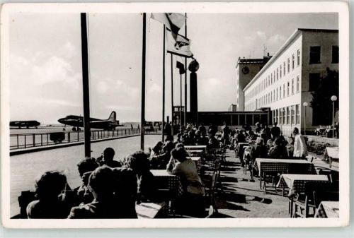 Frankfurt Empfangsgebäude Flugzeugrampe