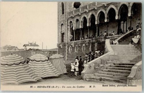 Hendaye Casino Hund Kinder Treppe Zelt