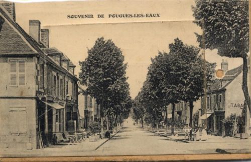 Pougues-les-Eaux Pougues-les-Eaux (Frankreich) Leporello auf Holz, Strassenpartie II (fleckig RS, Leporelloverschluss fehlt)