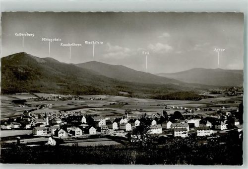 Kötzting Panorama des Ortes mit Kaitersberg Mittagstein Rauchröhren Riedlstein Eck und Arber