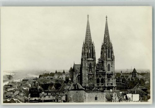 Regensburg Der Dom St. Peter über den Dächern der Altstadt Ort lt. Fotograf Dassel