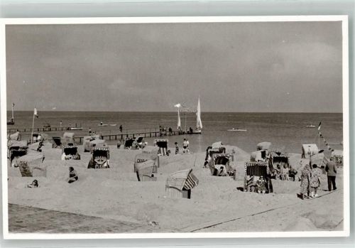 Niendorf Strandleben an den Seebrücken Foto Original aus Archiv eines Ansichtskartenverlages Ort handschriftlich