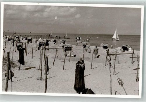 Niendorf Strandleben an den Seebrücken Foto Original aus Archiv eines Ansichtskartenverlages Ort handschriftlich