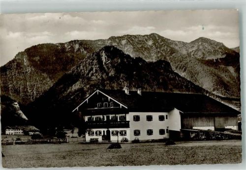 Inzell Bauernhaus mit Kienbergl und Rauschberg Fotograf Kamml