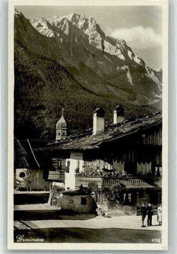 Grainau Altes Bauernhaus mit Kapelle und Zugspitze