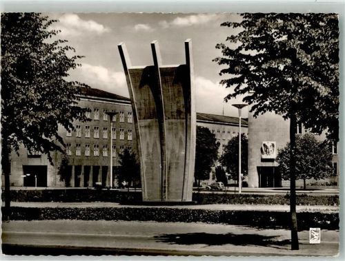 Tempelhof Denkmal am Platz der Luftbrücke