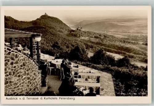 Petersberg Terrasse des Kurhotels Petersberg mit Drachenburg und Drachenfels Fotograf Zeitz