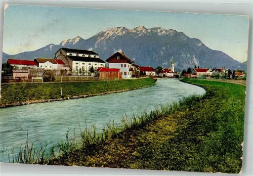 Oberammergau Panorama des Ortes mit der Ammer dem Passionstheater und dem Laber