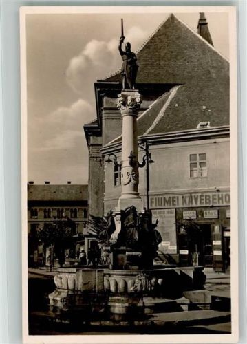 Szekesfehervar Denkmal Brunnen