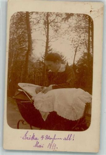 Lankwitz 1917 Mutter mit Kind Erika 4 Wochen alt 1917 Kinderwagen Ort lt. Stempel
