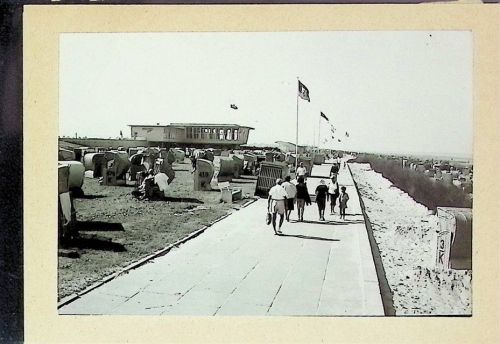 Döse Foto montiert auf Karton Strandhaus Promenade