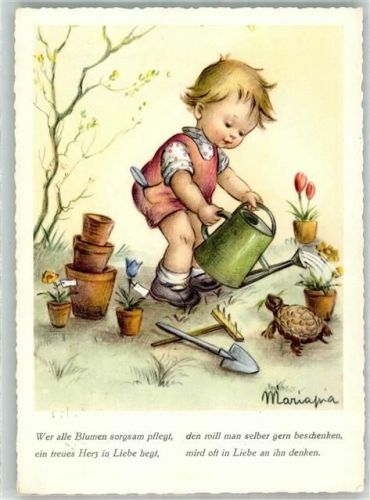 Kleines Kind gießt im Garten die Blumen