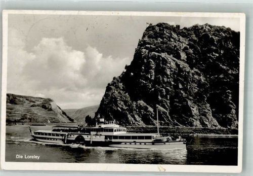 Loreley Raddampfer unterhalb des berühmten felsens