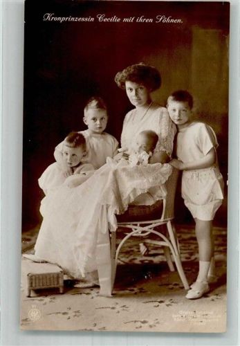 Die Prinzessin mit ihren vier Söhnen Fotograf Selle-Kuntze-Niederastroth NPG