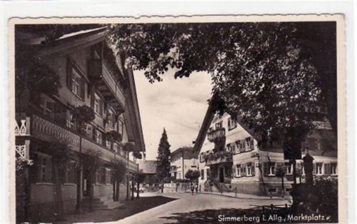 Fotokarte von Simmerberg im Allgäu. Marktplatz Gasthof zum Adler gelaufen. Top Erhaltung.