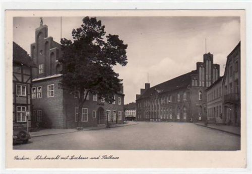 Parchim i. Meckl. mit Schuhmarkt und Sparkasse gelaufen von ca. 1940. Leichter Stempeldurchdruck, sonst gut erhalten.
