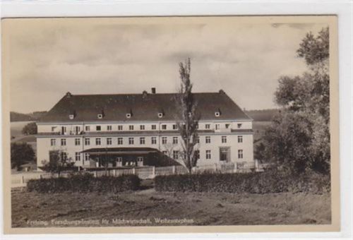 Freising Freising. Forschungsinstitut für Milchwirtschaft Weihenstephan gelaufen. Leichter Knick Kartenmitte, sonst gut erhalten