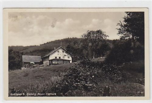 Greising / Kreis Deggendorf. Skihütte bei Greising gelaufen im Oktober 1935. Leichte Stempelspuren Vorderseite, sonst gut erhalten.<br />