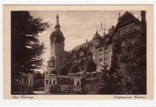 Bad Flinsberg Bad Flinsberg / Swieradów-Zdrój, Kreis Löwenberg / Lwówek Slaski, Eingang zum Kurhaus. ungelaufen handschriftliches Datum von 1924. Gute Erhaltung.
