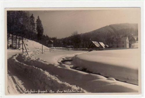 Holzhau Holzhau mit Partie an der Mühle im Winter gelaufen, Marke entfernt, handschriftliches Datum von 1942 kleiner Knick unten links, sonst gut erhalten.