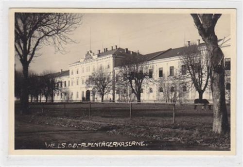 Wels Fotokarte von Wels. Alpenjägerkaserne gelaufen als Feldpost am 26.02.1941. Gute Erhaltung.