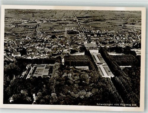 68723 W6830 Schwetzingen 1939 Foto AK Fliegeraufnahme des Ortes mit dem Schloss und Schlosspark Schwetzingen
