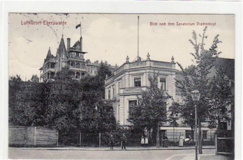 Eberswalde Luftkurort Eberswalde. Abgebildet ist der Blick nach dem Sanatorium Drachenkopf. Postalisch befördert mit Marke 1913. Leichte Stempelspuren auf der Vorderseite, sonst gut erhalten.