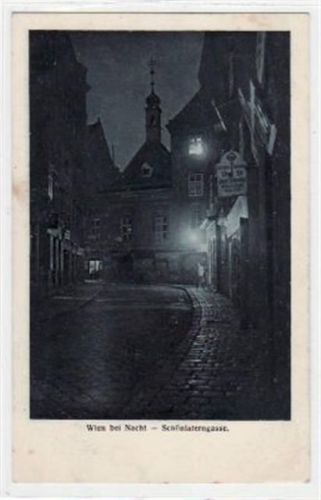 AK Wien 1. Bezirk / I. Bezirk. Schönlaterngasse bei Nacht Schlosserei Josef Sch... Ungelaufen. Vorderseite leicht stockfleckig, sonst gut erhalten.