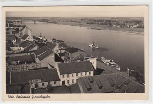 Tilsit / Sowetsk. Ostdeutsche Grenzschiffahrt. Teilansicht Gebäude der Ostdeutschen Grenzschiffahrt und zwei Dampfer. Alte Karte, wurde erst 1985 verwendet. Rückseite leicht stockfleckig, sonst gut erhalten