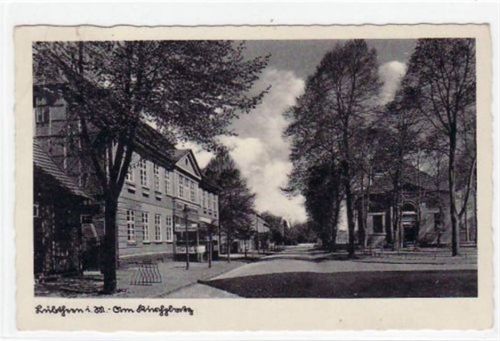 Lübtheen i. Meckl. mit Kirchplatz gelaufen von 1941 kleiner Knick und Riß oben links, sonst gut erhalten.