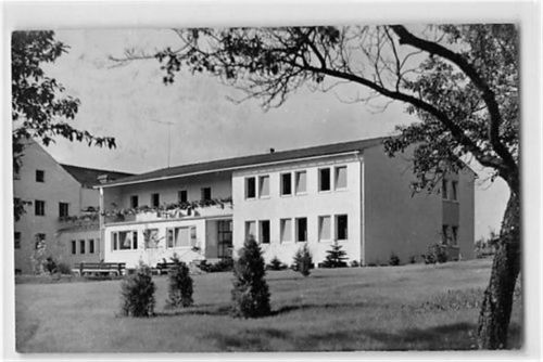 Fürstenzell bei Passau. Mädchen-Heimvolksschule gelaufen. Marke entfernt, Abrißspuren. Gute Erhaltung.