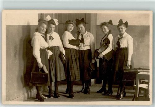 Frauen Aktentaschen Gruppenfoto AK