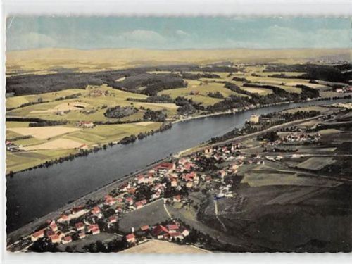 Schalding rechts der Donau bei Passau. vom Flugzeug aus gelaufen. Kleine Anhaftungen Rückseite unten rechts, leicht fleckig, sonst gut erhalten