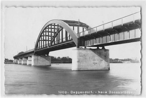 Deggendorf. Partie an der neuen Donaubrücke gelaufen. Leichter Stempeldurchdruck, leicht bügig, kleiner Knick unten links, sonst gut erhalten