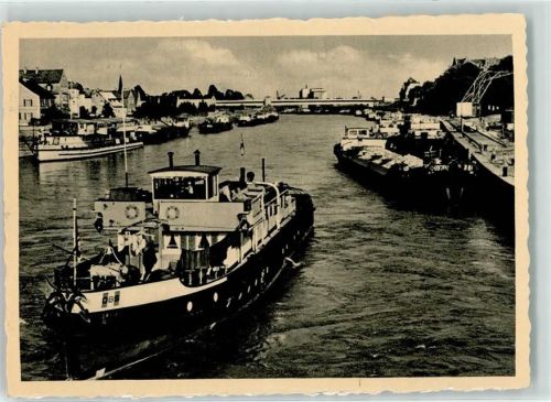 Regensburg Donauhafen mit Nibelungenbrücke
