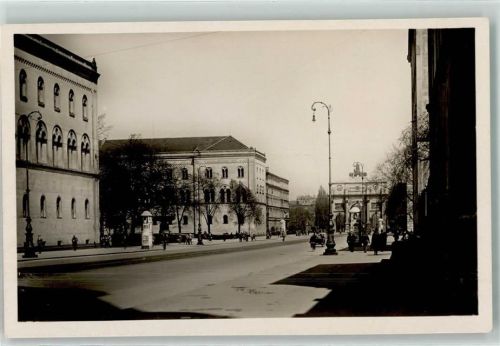 München Universität und Siegestor Litfaßsäule