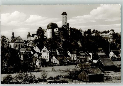 Neuhaus mit Burg Veldenstein und Kirche St. Peter und Paul