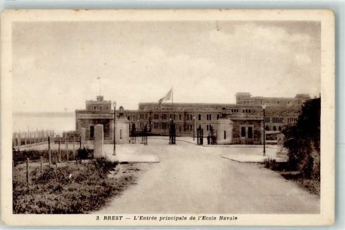 Brest L Entree principale de l Ecole Navale Fahne