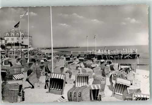 Wyk Strand mit Strandhotel und Seebrücke