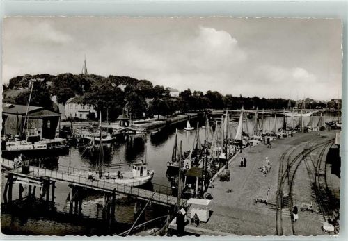 Eckernförde Hafen mit Blick auf Borby Fischkutter