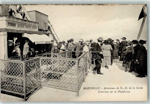 Marseille Ascensenurs de N.-D. de la Garde l`arrivee sur la Plateforme